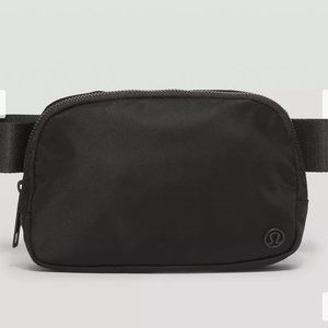 Lululemon Everywhere Belt Bag